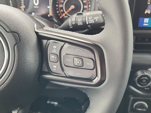 Used 2025 Jeep Wrangler Unlimited Rubicon AWD/4WD image 13