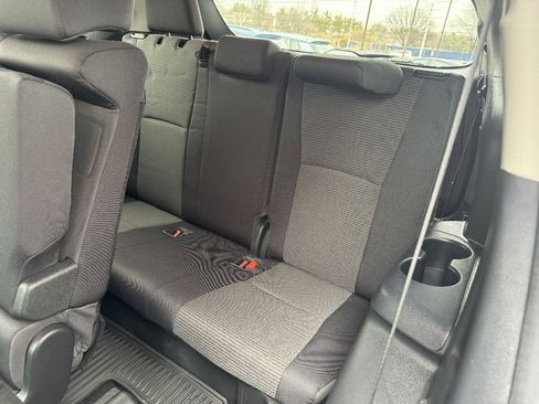 Used 2023 Toyota Highlander LE image 10