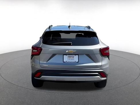 Used 2025 Chevrolet Trax LT w/ LT Convenience Package FWD image 12