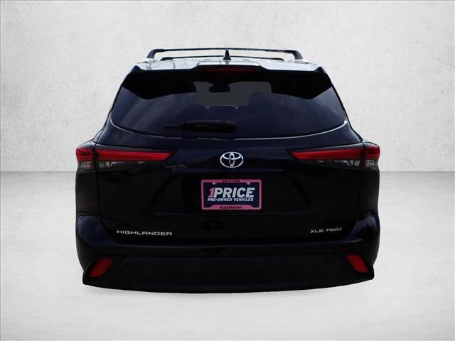 Used 2022 Toyota Highlander XLE AWD/4WD image 3