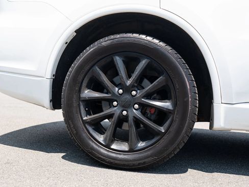 Used 2018 Dodge Durango R/T w/ Technology Group AWD/4WD image 16