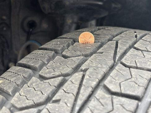 Used 2023 Toyota RAV4 XLE Premium image 15