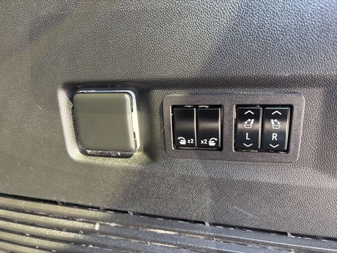 Used 2024 Chevrolet Tahoe Premier w/ Premium Package AWD/4WD image 39