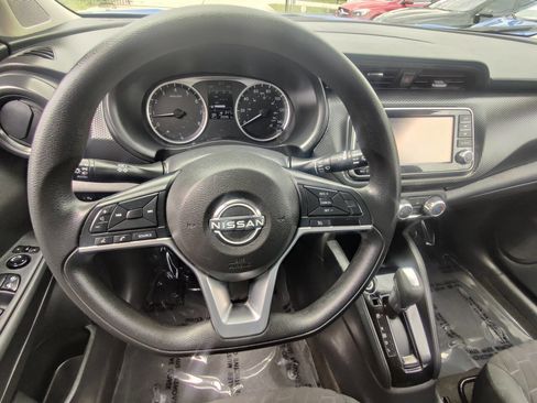 Used 2022 Nissan Kicks S image 14