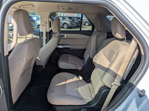 Used 2023 Ford Explorer XLT image 10