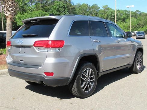 Used 2019 Jeep Grand Cherokee Laredo w/ Security & Convenience Group AWD/4WD image 7