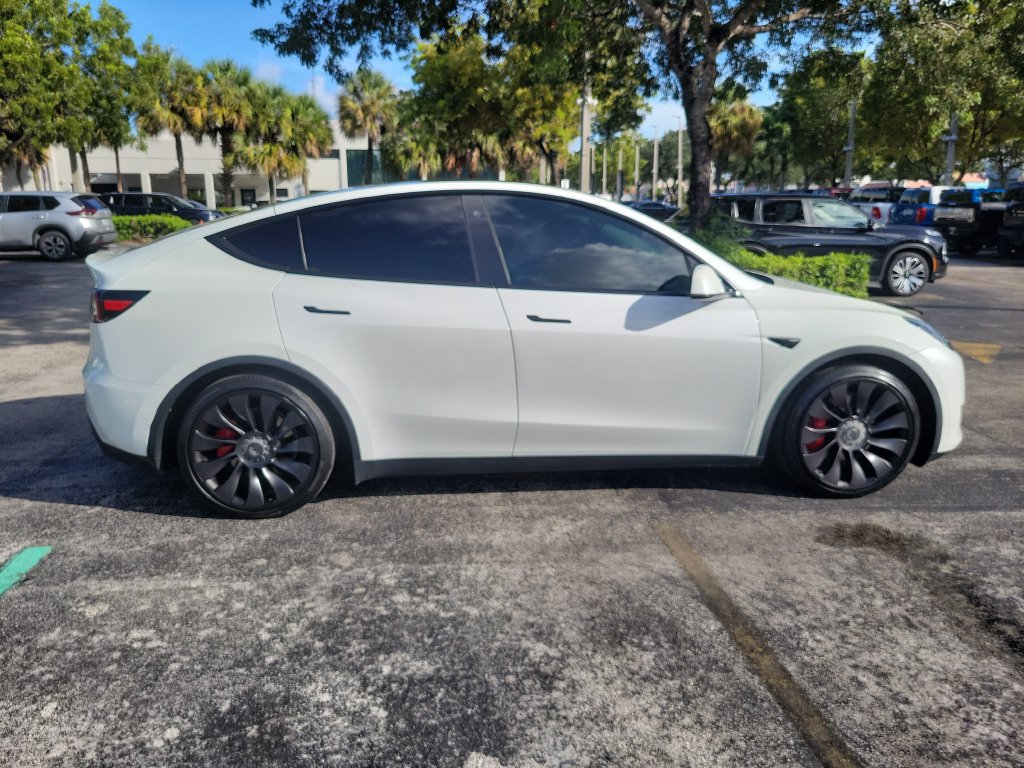 Used 2022 Tesla Model Y Performance AWD/4WD image 9