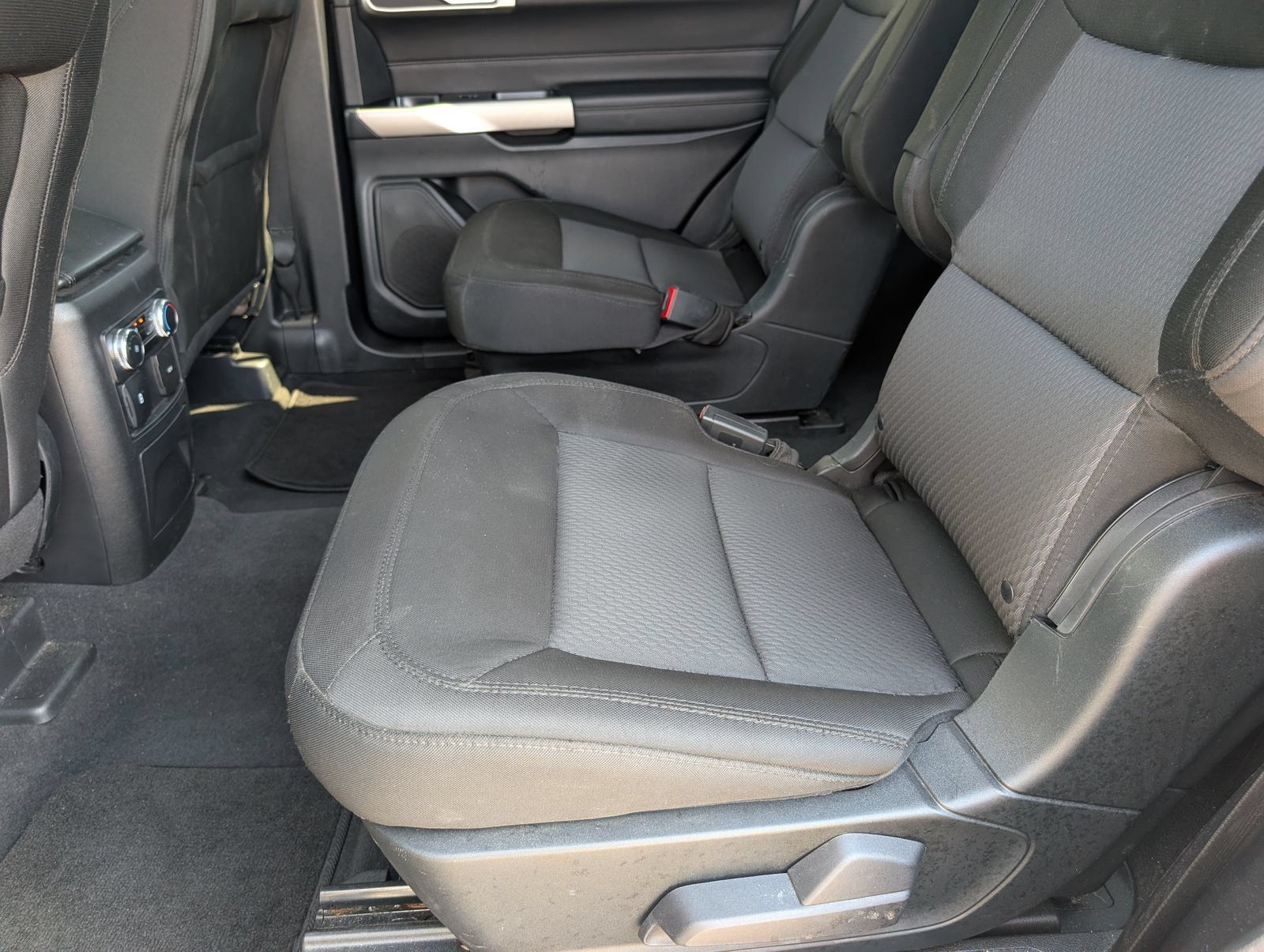 Used 2023 Ford Explorer XLT RWD image 16