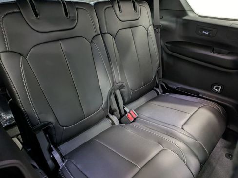 Used 2025 Jeep Grand Cherokee L Limited w/ Black Appearance Package AWD/4WD image 27