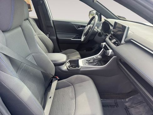Used 2023 Toyota RAV4 SE image 15