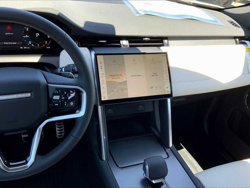 Used 2025 Land Rover Discovery Sport Dynamic SE image 6