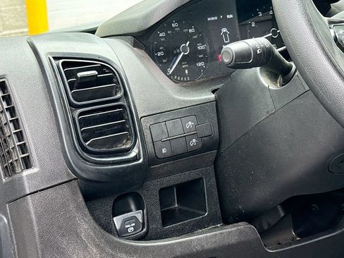 Used 2025 RAM ProMaster 2500 w/ Convenience Group FWD image 10