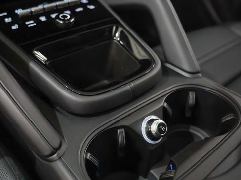 Certified 2025 Porsche Cayenne S image 33