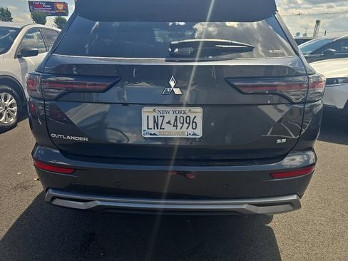 Used 2025 Mitsubishi Outlander SE AWD/4WD image 5