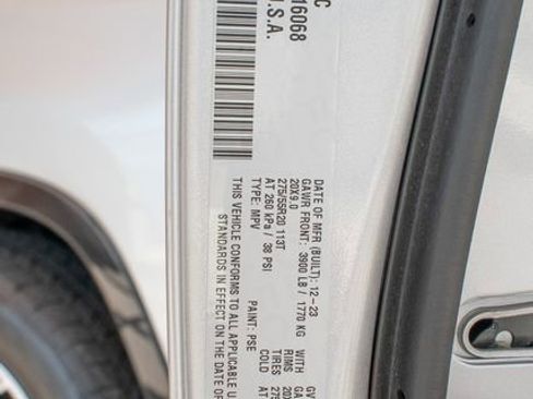 Used 2024 Jeep Wagoneer L Series II w/ Flexible Seating Group AWD/4WD image 35