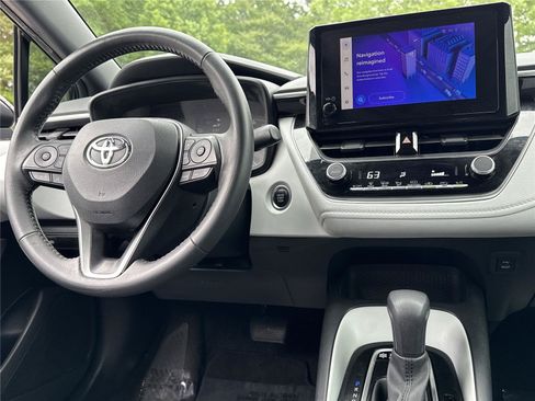 Used 2023 Toyota Corolla SE FWD image 3