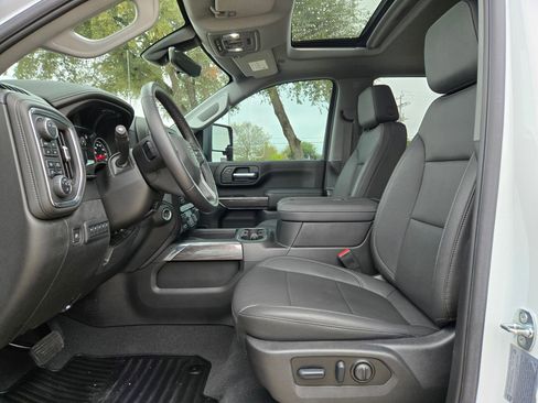 Certified 2022 Chevrolet Silverado 2500 LTZ w/ LTZ Plus Package image 9