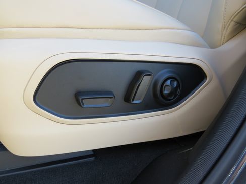 New 2025 Jeep Grand Cherokee Limited w/ Trailer Tow Package image 19