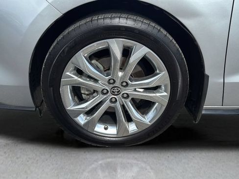 Used 2023 Toyota Sienna Platinum FWD image 24