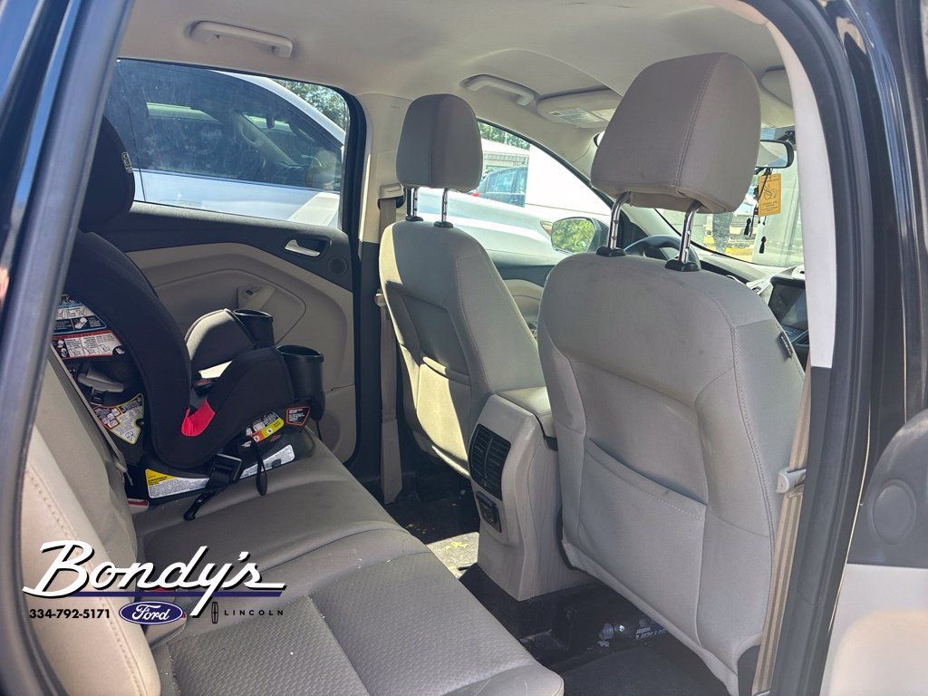 Used 2017 Ford Escape SE w/ Equipment Group 201A FWD image 6