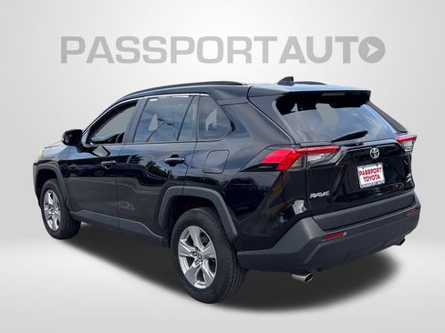 Used 2025 Toyota RAV4 XLE AWD/4WD image 4