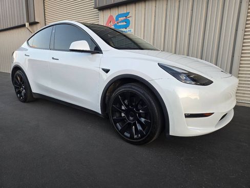 Used 2024 Tesla Model Y Long Range AWD/4WD image 12