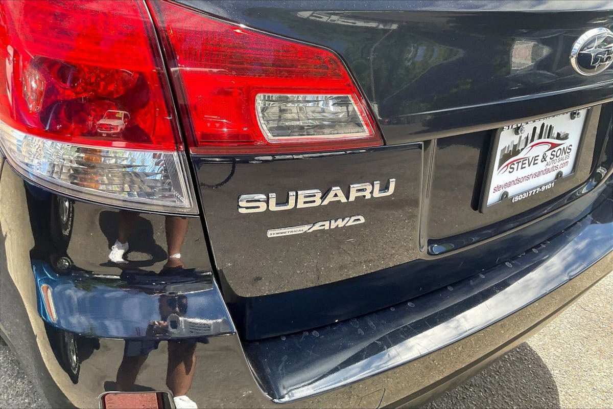 Used 2012 Subaru Outback 2.5i Premium w/ All-Weather Pkg AWD/4WD image 23