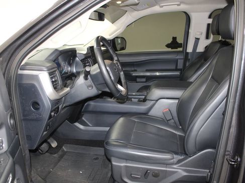 Used 2023 Ford Expedition XLT image 23