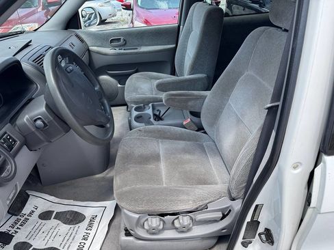 Used 2004 Kia Sedona LX FWD image 13