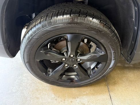 Used 2023 Jeep Grand Cherokee Altitude image 36