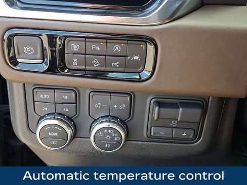 Used 2025 GMC Yukon Denali Ultimate image 9