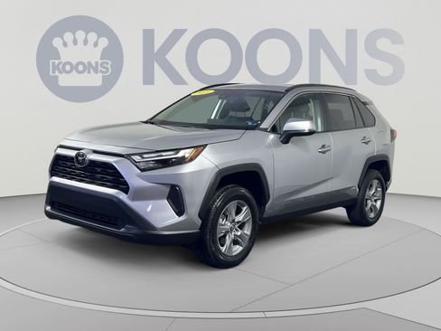 Used 2025 Toyota RAV4 XLE AWD/4WD image 5