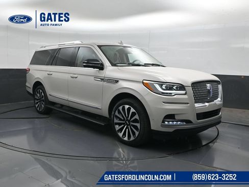 Used 2024 Lincoln Navigator L Reserve AWD/4WD image 4