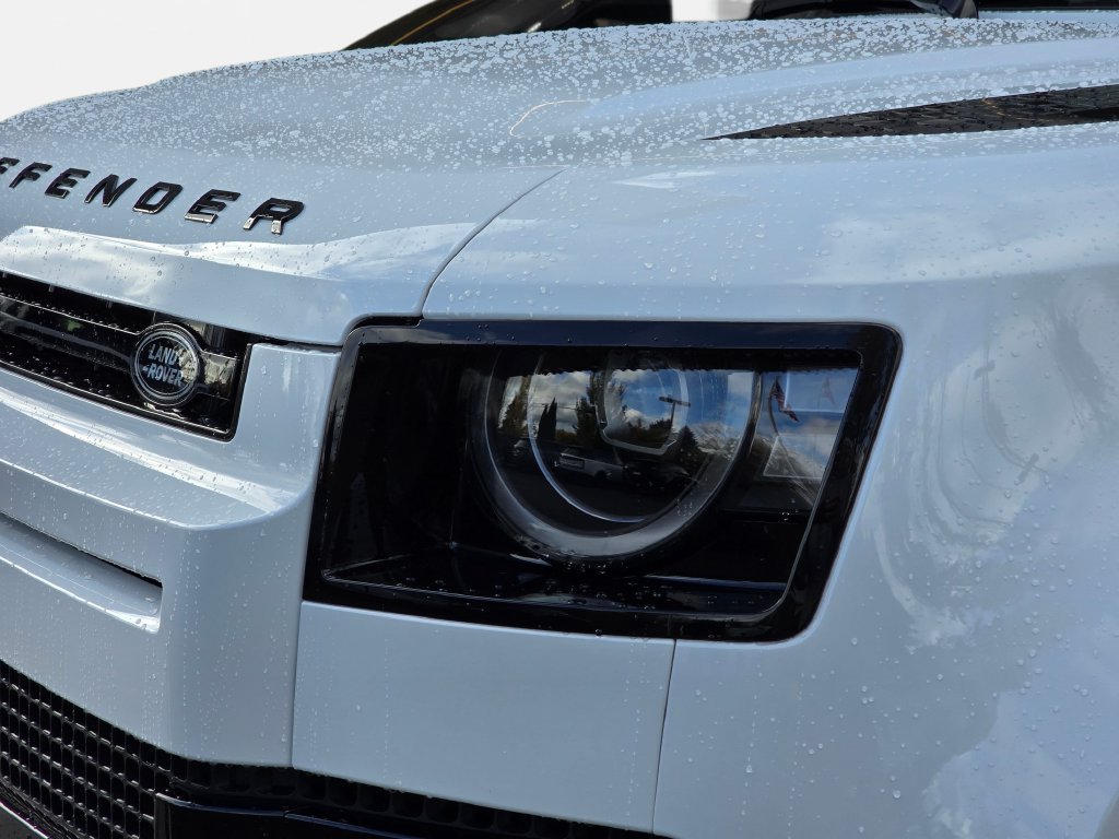 New 2026 Land Rover Defender 110 X-Dynamic SE AWD/4WD image 33