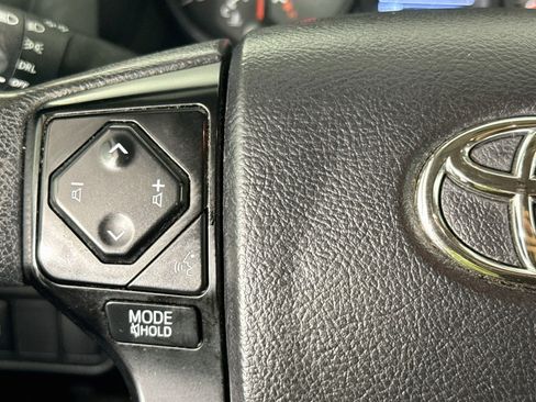 Used 2022 Toyota Tacoma SR RWD image 11