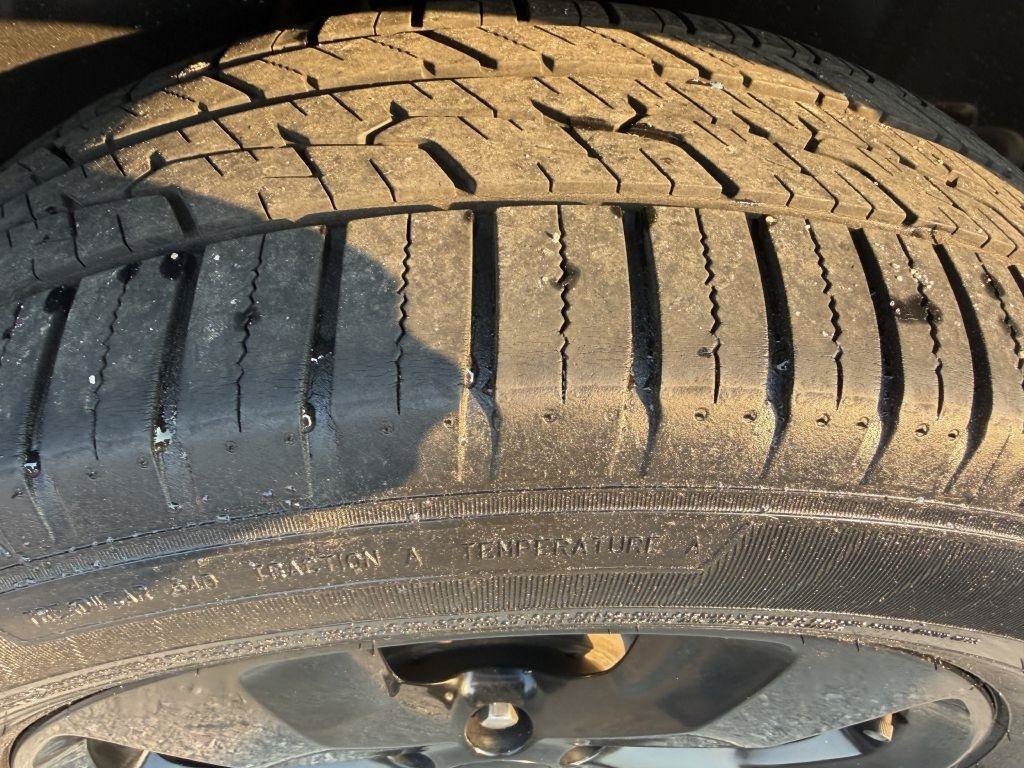 Used 2019 Jeep Cherokee Latitude Plus AWD/4WD image 18