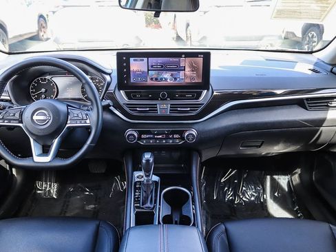 Used 2025 Nissan Altima 2.5 SR w/ SR Premium Package FWD image 13