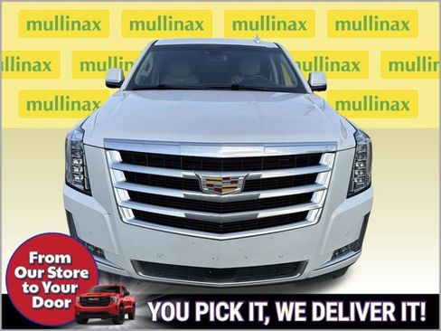 Used 2019 Cadillac Escalade Premium Luxury RWD image 2