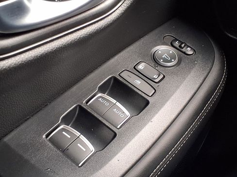 Used 2025 Honda HR-V EX-L image 11