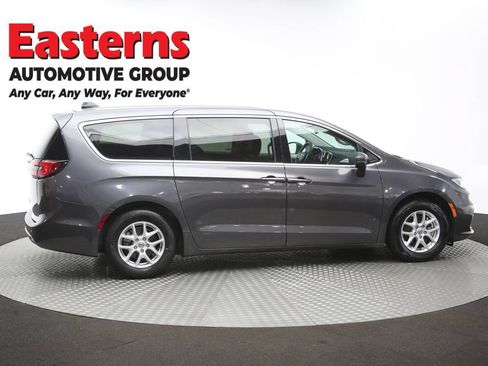 Used 2023 Chrysler Pacifica Touring-L FWD image 45