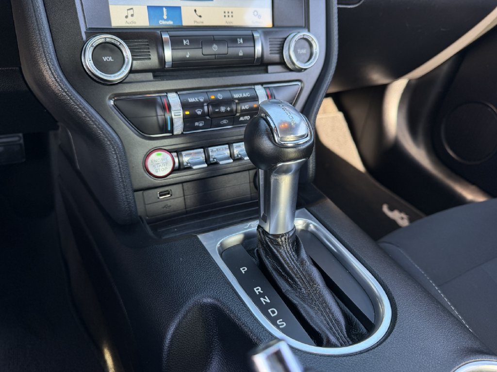 Used 2018 Ford Mustang Coupe w/ Equipment Group 101A RWD image 18