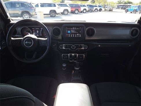 Used 2022 Jeep Gladiator Willys image 13