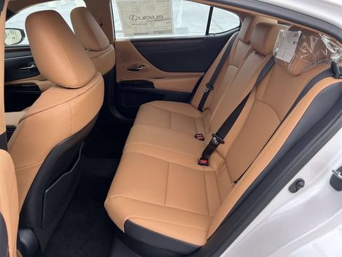 Used 2024 Lexus ES 300h w/ Premium Package FWD image 23