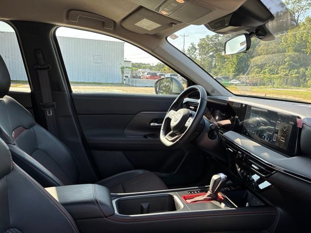 Used 2025 Nissan Kicks SR FWD image 22