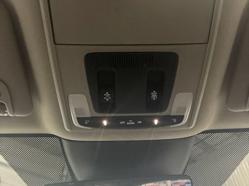 Used 2025 Honda Pilot Touring image 25
