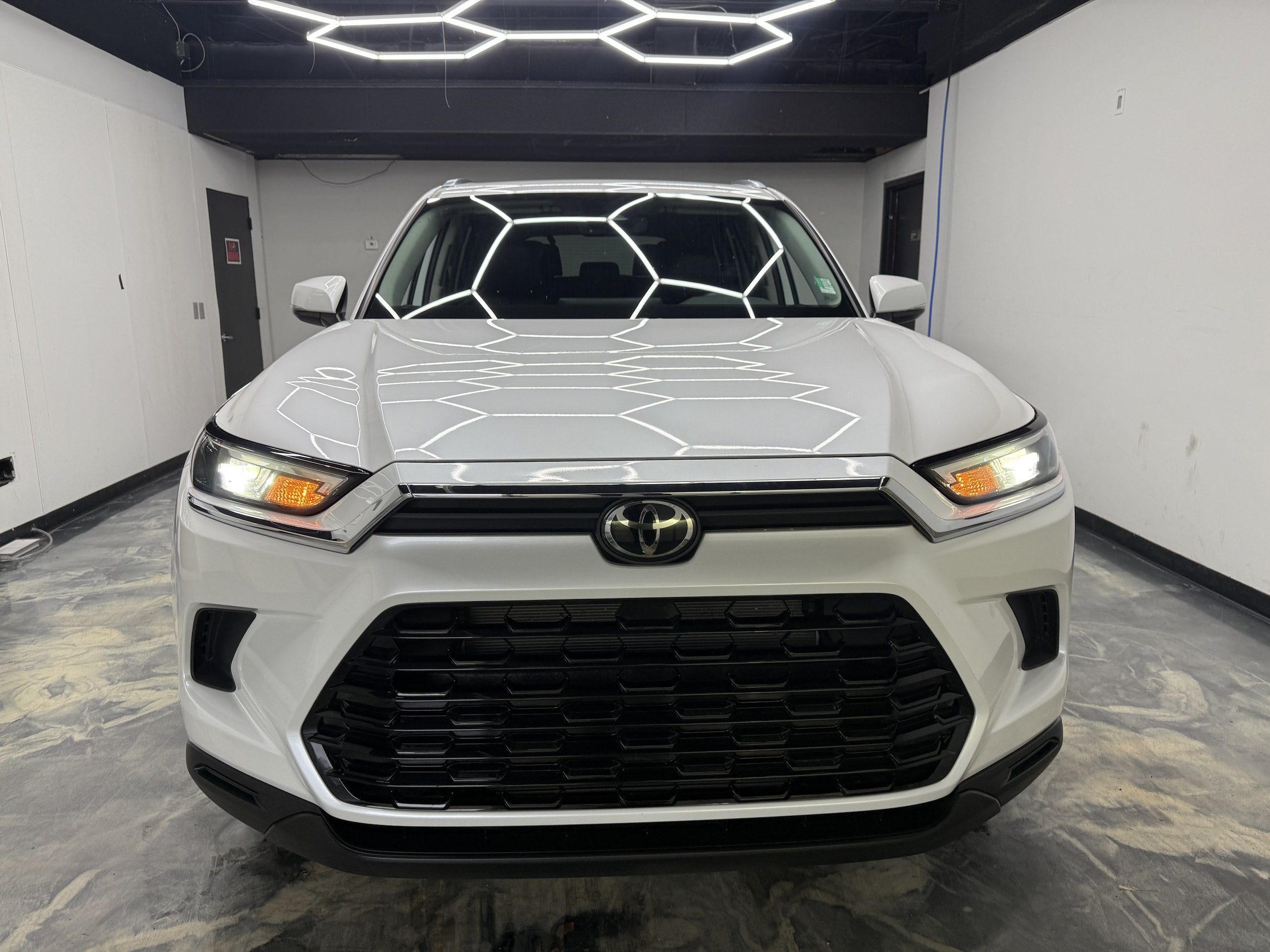 Used 2024 Toyota Grand Highlander AWD image 4
