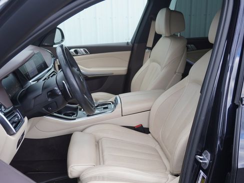 Used 2019 BMW X5 xDrive50i w/ M Sport Package image 13