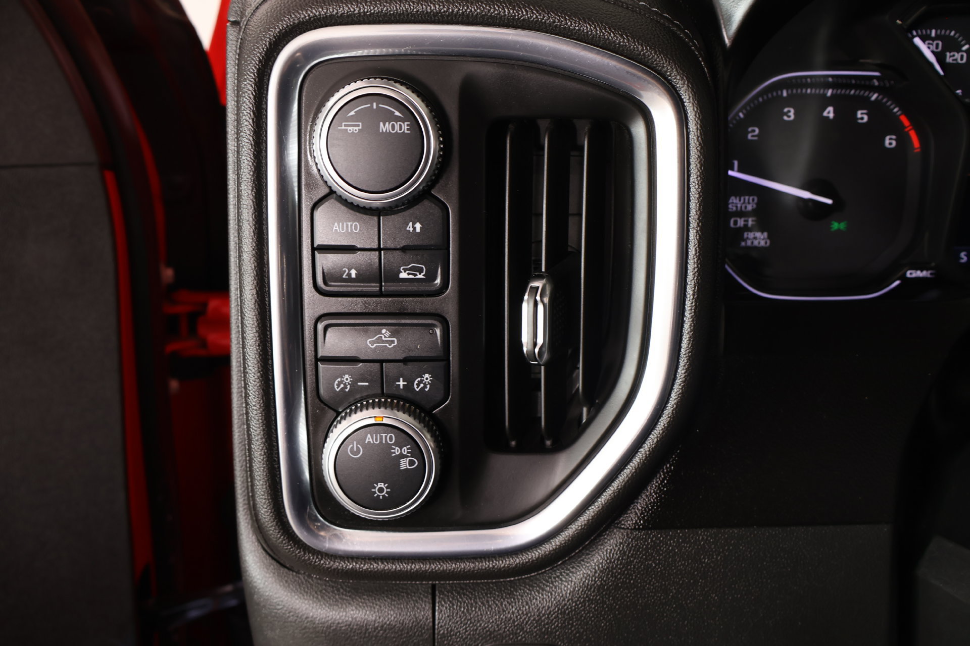 Used 2020 GMC Sierra 1500 SLE w/ SLE Value Package AWD/4WD image 8