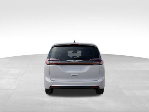 New 2026 Chrysler Pacifica Select image 8