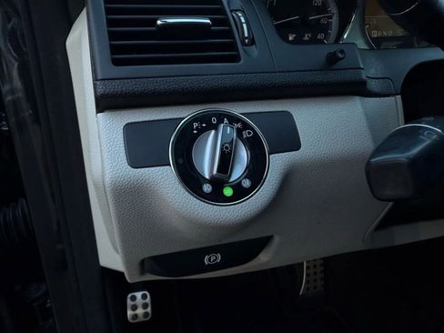 Used 2009 Mercedes-Benz C 350 Sport image 38